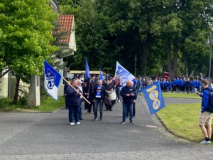 Mehr über den Artikel erfahren Festumzug & Bunter Rasen 24.05.2025